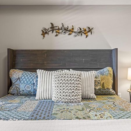 Spring Creek Luxury King One Bedroom At White Spruce Lodge Canmore Buitenkant foto