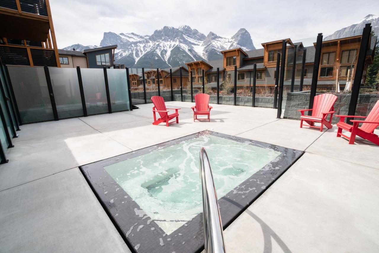 Spring Creek Luxury King One Bedroom At White Spruce Lodge Canmore Buitenkant foto