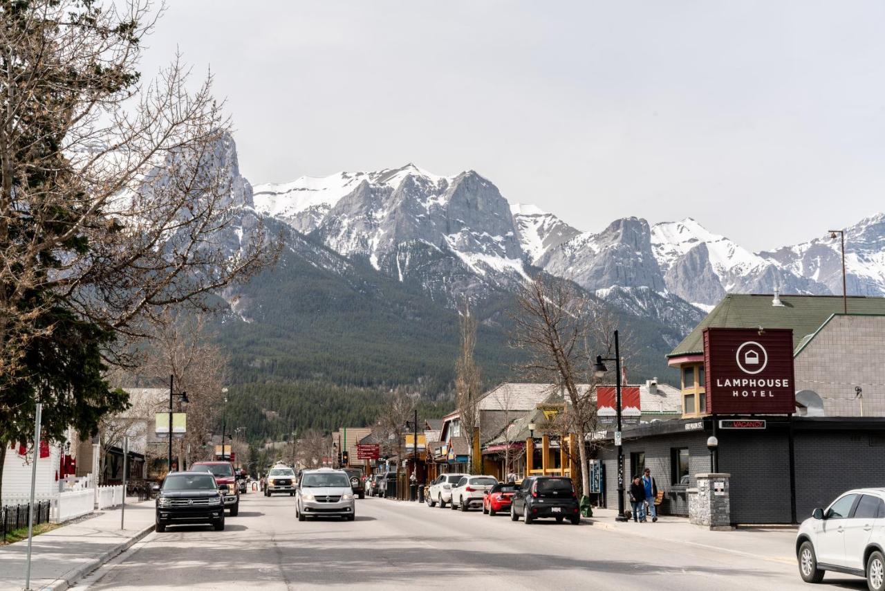 Spring Creek Luxury King One Bedroom At White Spruce Lodge Canmore Buitenkant foto