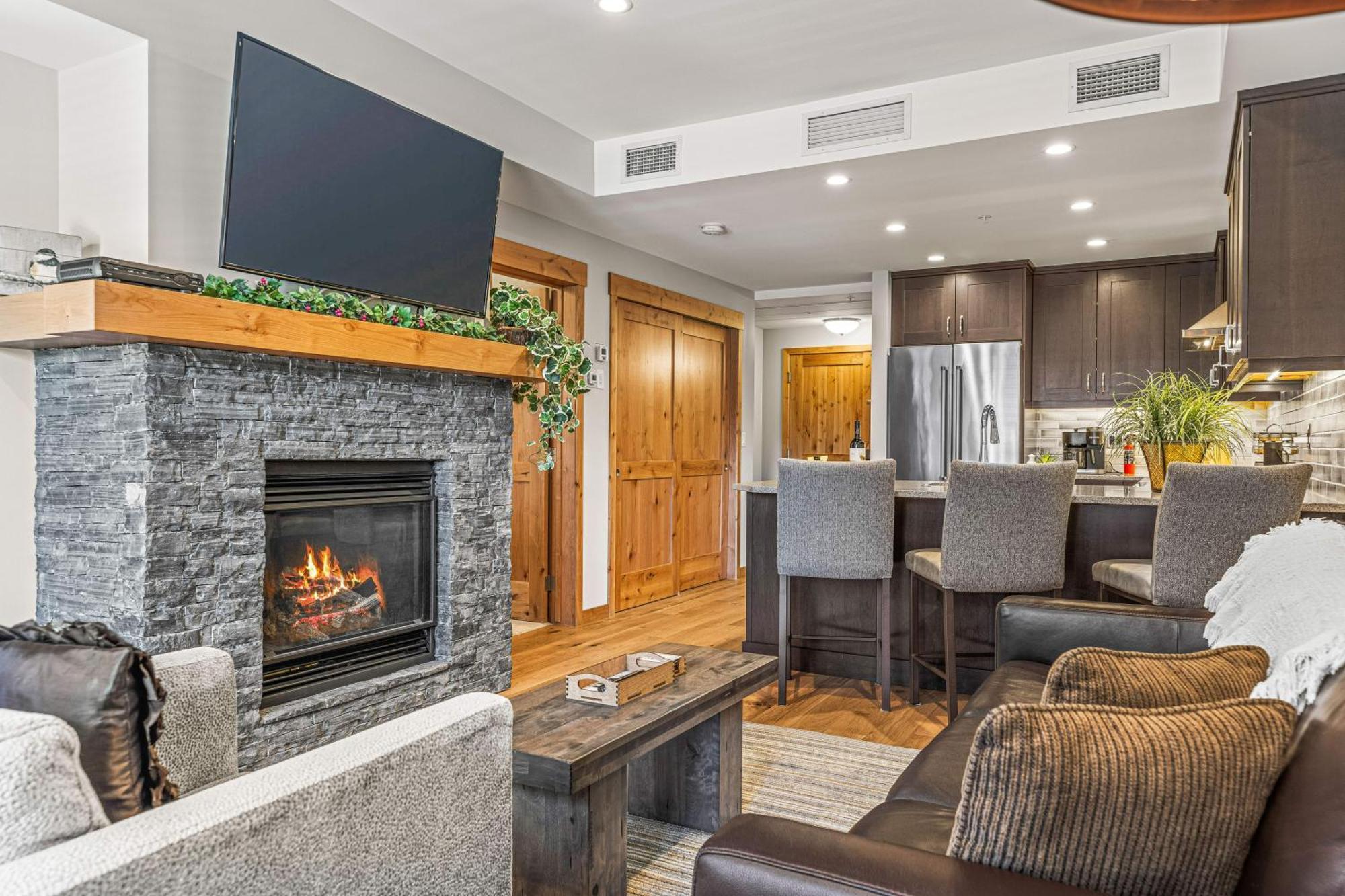 Spring Creek Luxury King One Bedroom At White Spruce Lodge Canmore Buitenkant foto