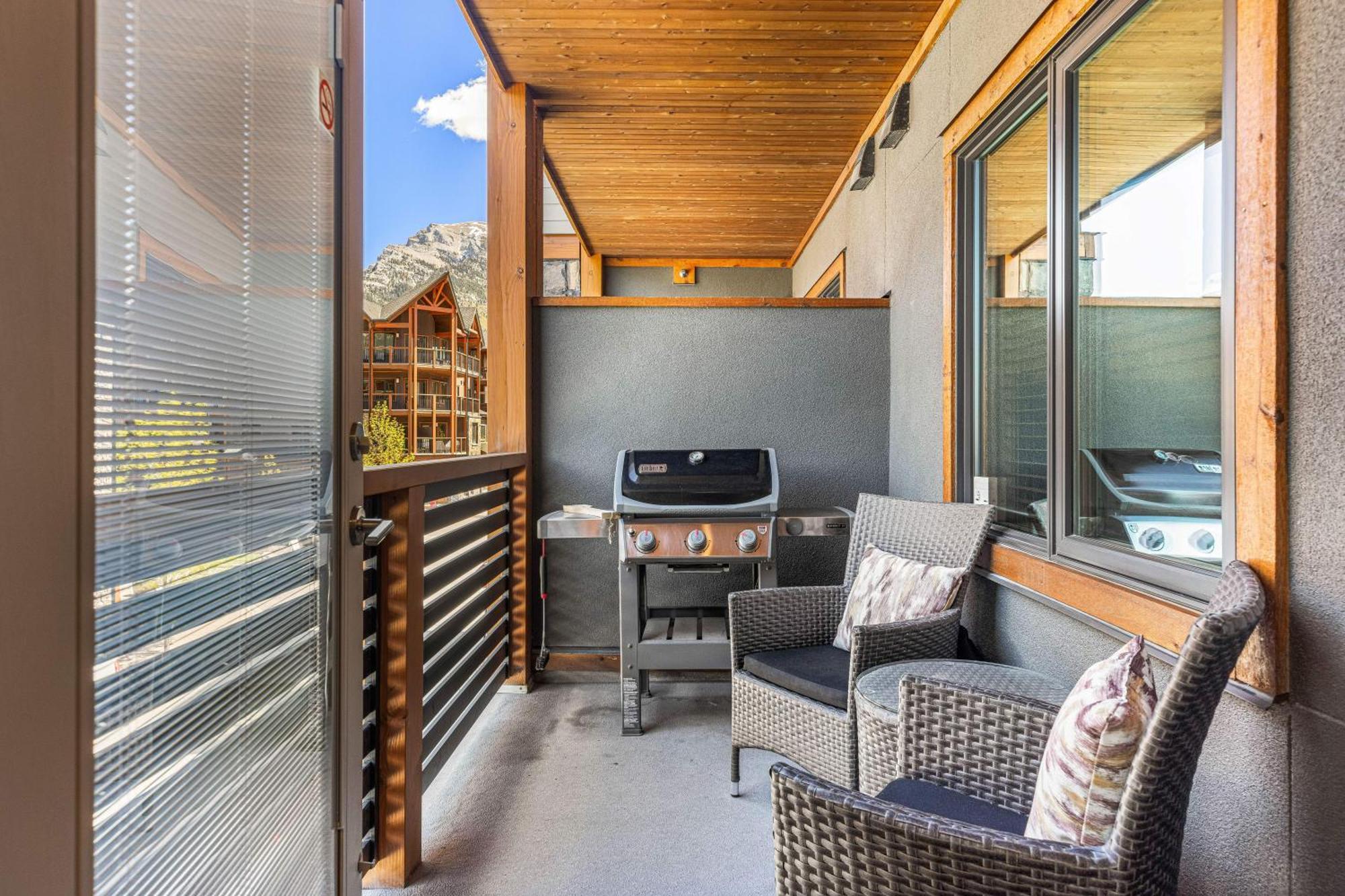 Spring Creek Luxury King One Bedroom At White Spruce Lodge Canmore Buitenkant foto