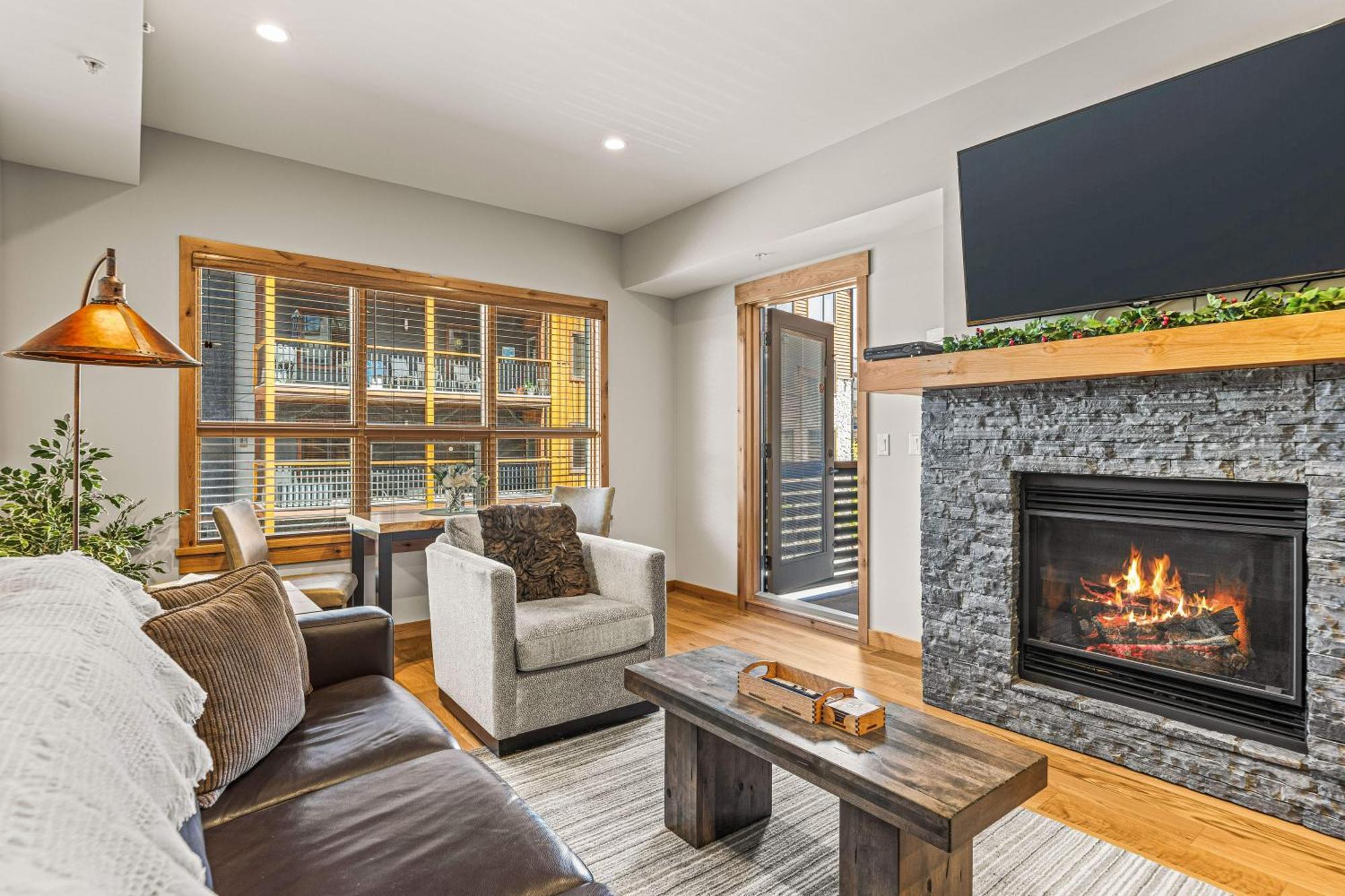 Spring Creek Luxury King One Bedroom At White Spruce Lodge Canmore Buitenkant foto