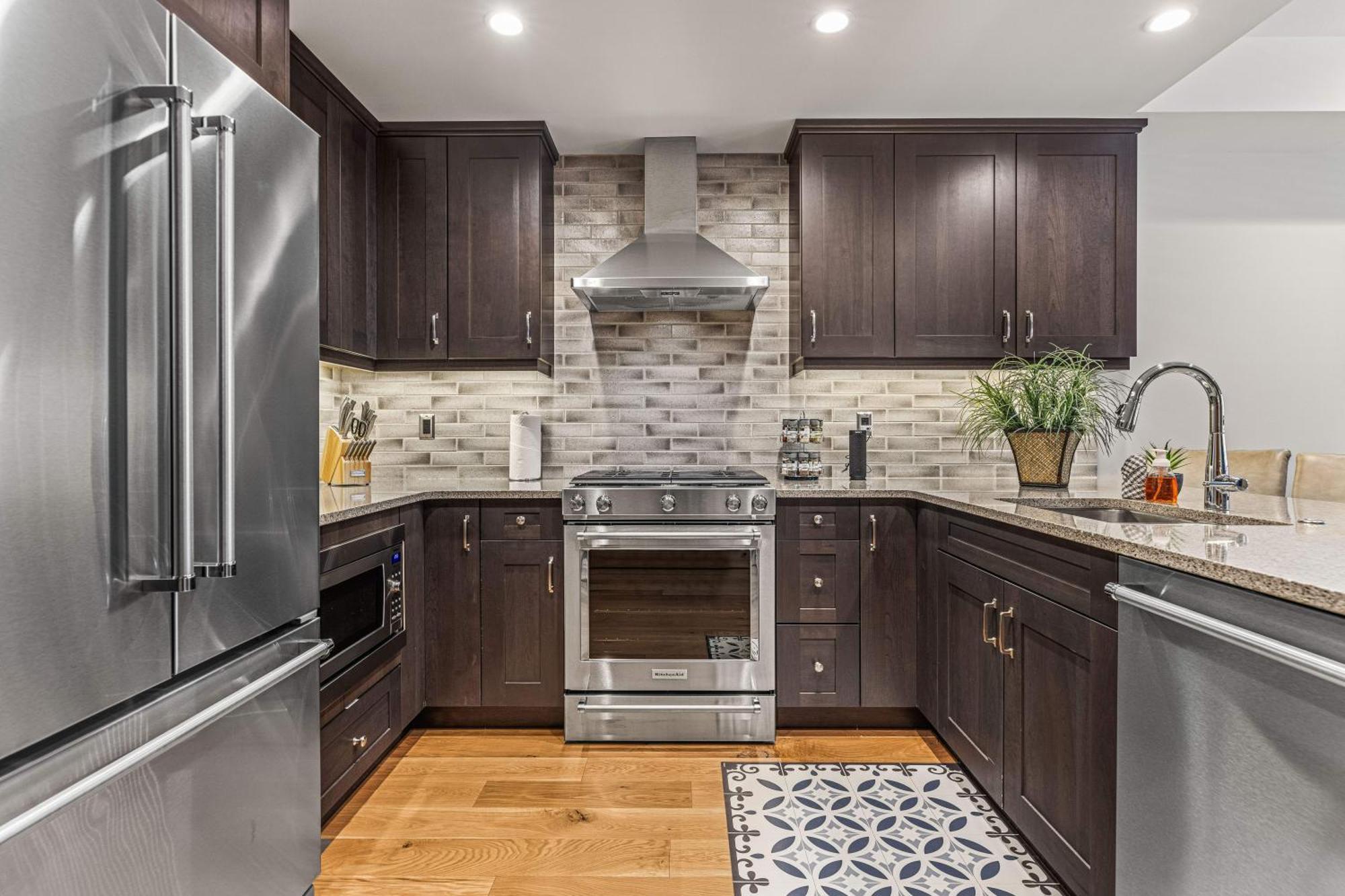 Spring Creek Luxury King One Bedroom At White Spruce Lodge Canmore Buitenkant foto