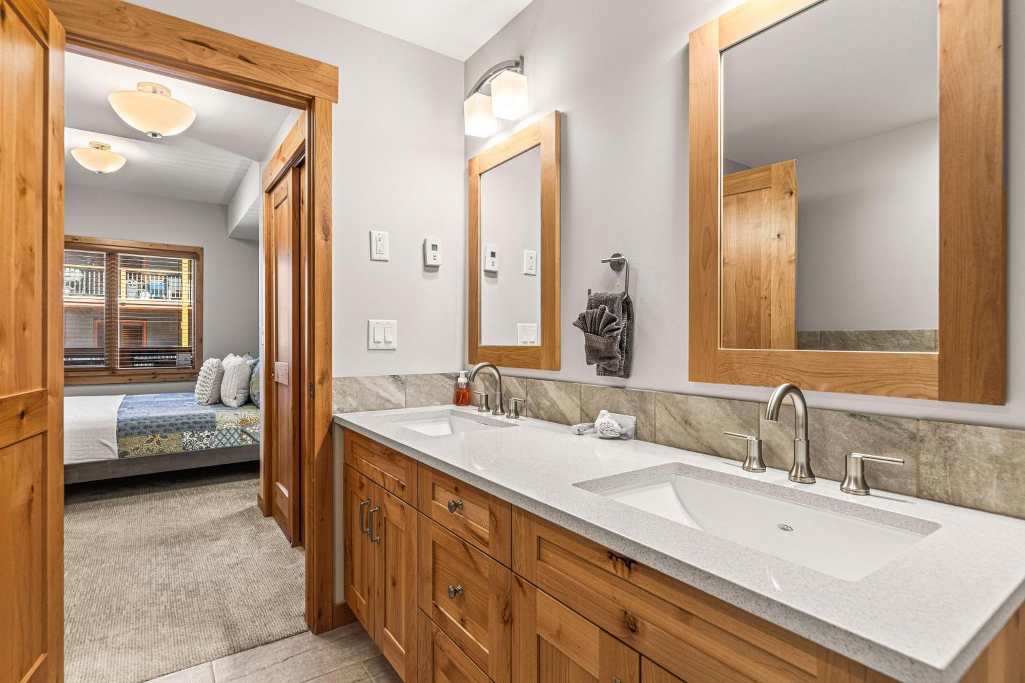 Spring Creek Luxury King One Bedroom At White Spruce Lodge Canmore Buitenkant foto