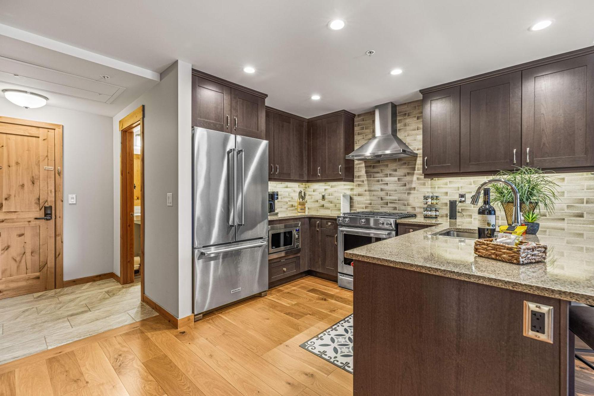 Spring Creek Luxury King One Bedroom At White Spruce Lodge Canmore Buitenkant foto